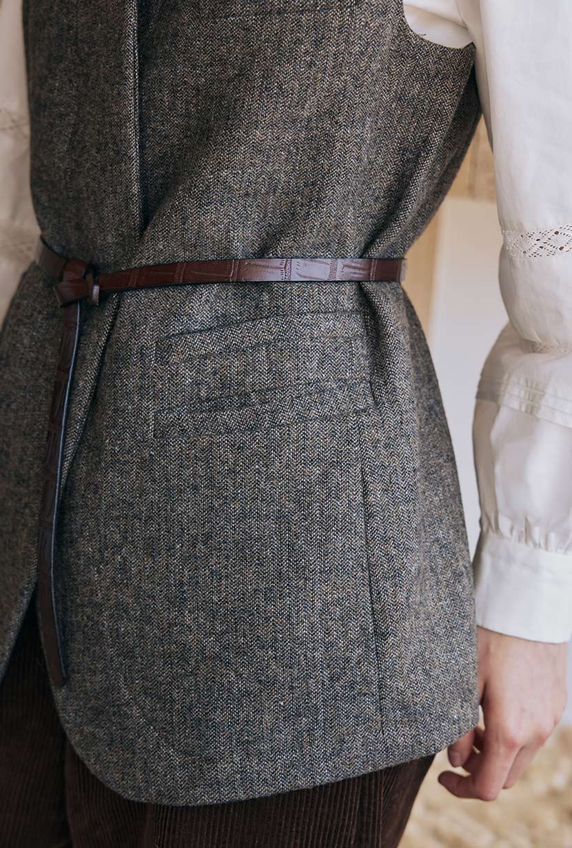 Petite Studio's Ezio Dark Brown Thin Knotted Leather Belt