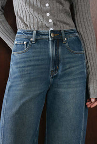 Petite Studio's Evie Mid-Rise Barrel Jeans in Vintage Blue