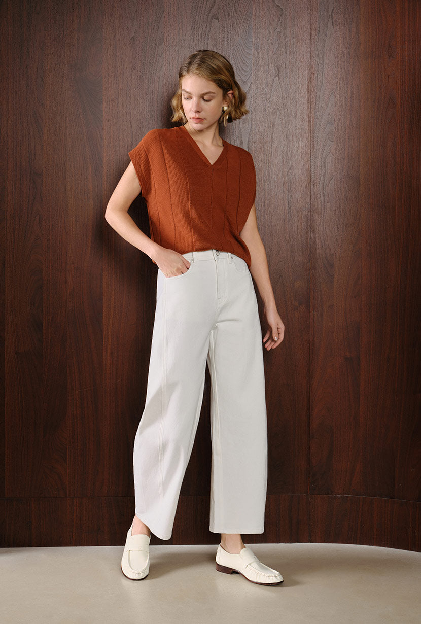 Petite Studio's Evie Mid-Rise Barrel Jeans in White 