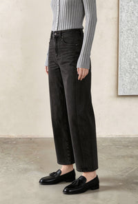 Petite Studio's Evie Mid-Rise Barrel Jeans in Black