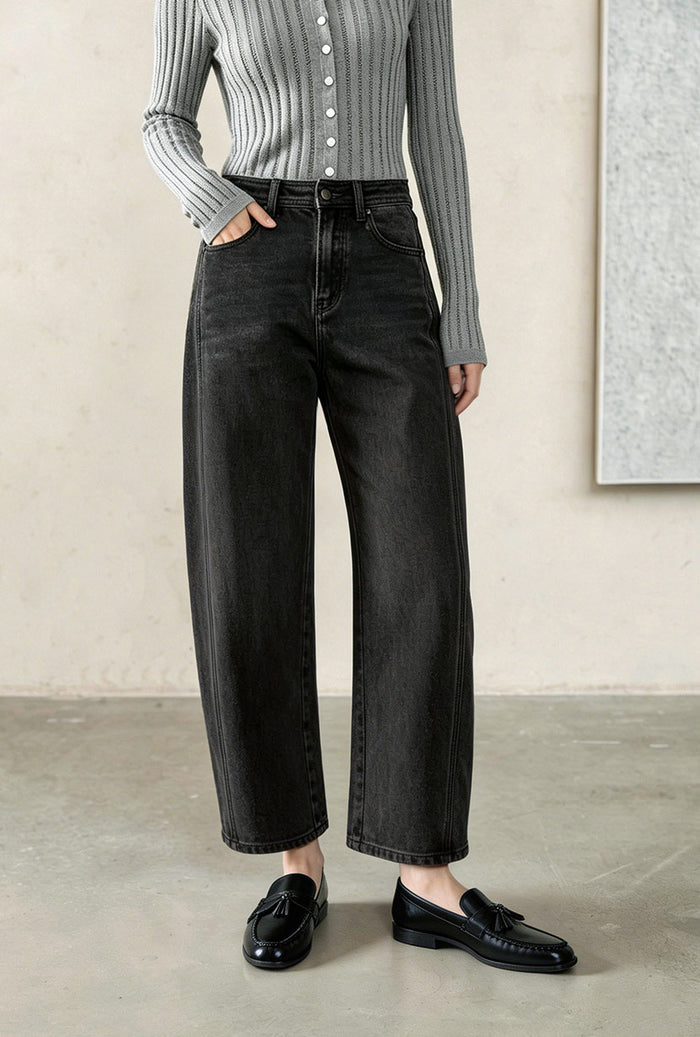 Petite Studio's Evie Mid-Rise Barrel Jeans in Black