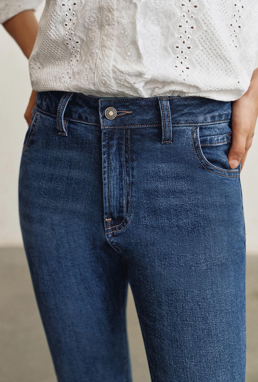 Petite Studio's Asher Mid-Rise Flared Jeans in Vintage Blue
